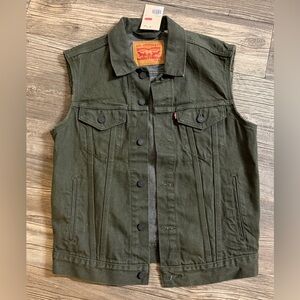 Levi's men's relaxed trucker vest in an olive green color Sz S NWT
